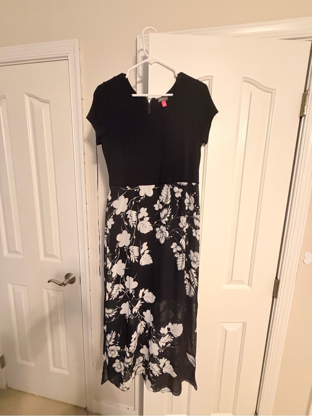Vince camuto Black and White Floral Maxi Dress with Cap Sleeves